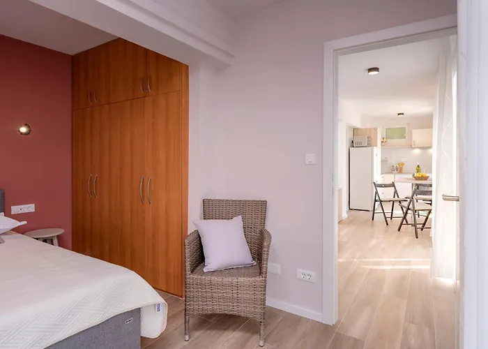 Big Sunny Terrace Hvar Апартаменти *