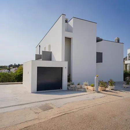 Апартаменти Big Sunny Terrace Hvar